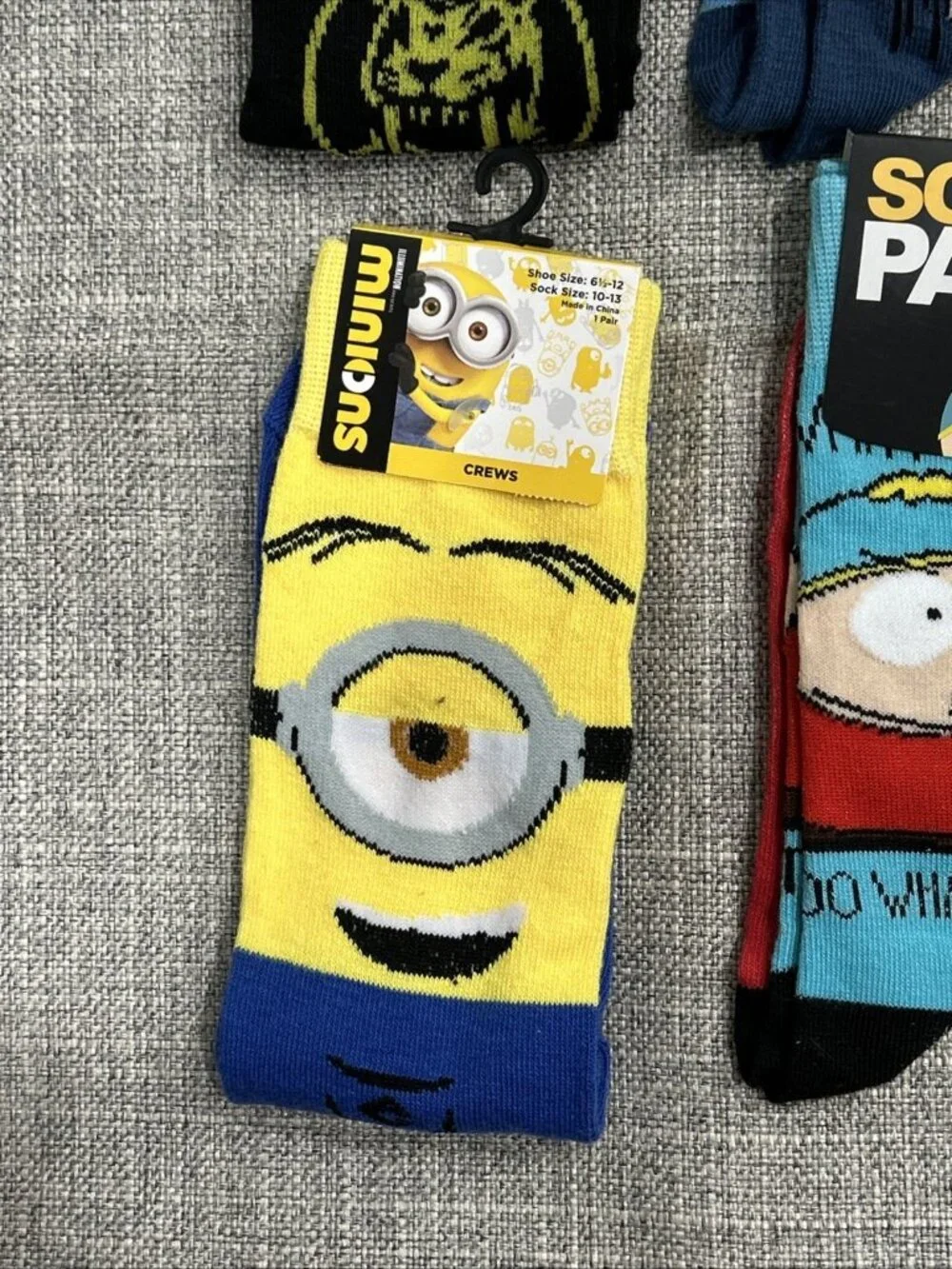 Lot of 4 Novelty Crew Socks Pop Culture Minions South Park Power Rangers Peanuts